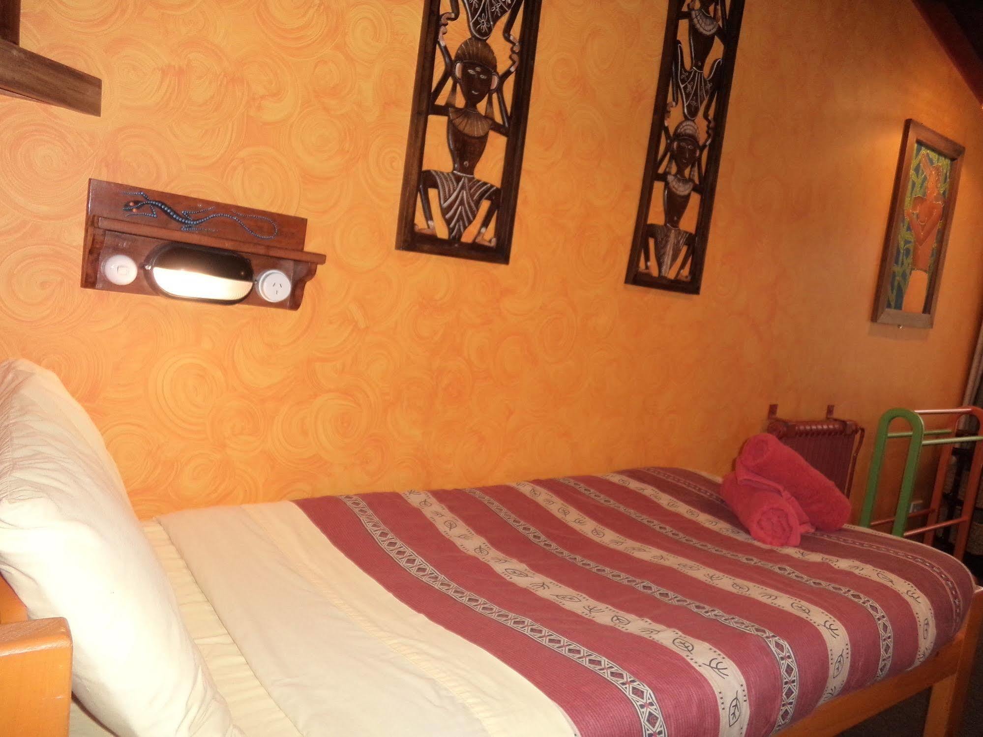 Global Village Travellers Hostel *