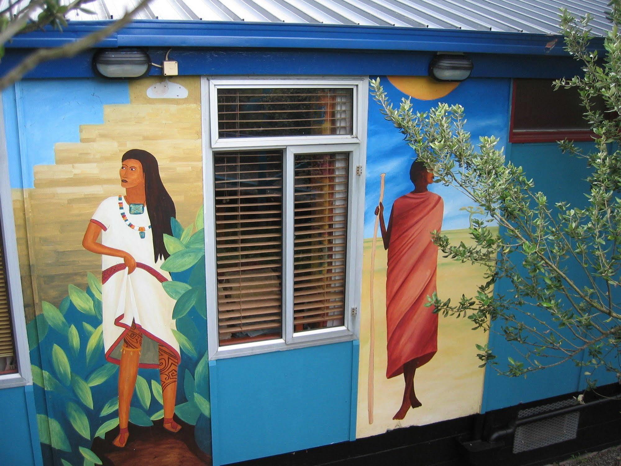 Global Village Travellers Hostel *